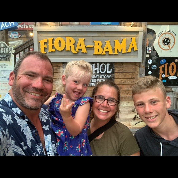 Meet your Poshers, Amy & Chris Henry! We ❤️ A&F - Picture 4 of 5